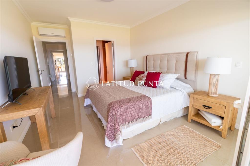 Apartamento en venta Playa Mansa 3 dormitorios