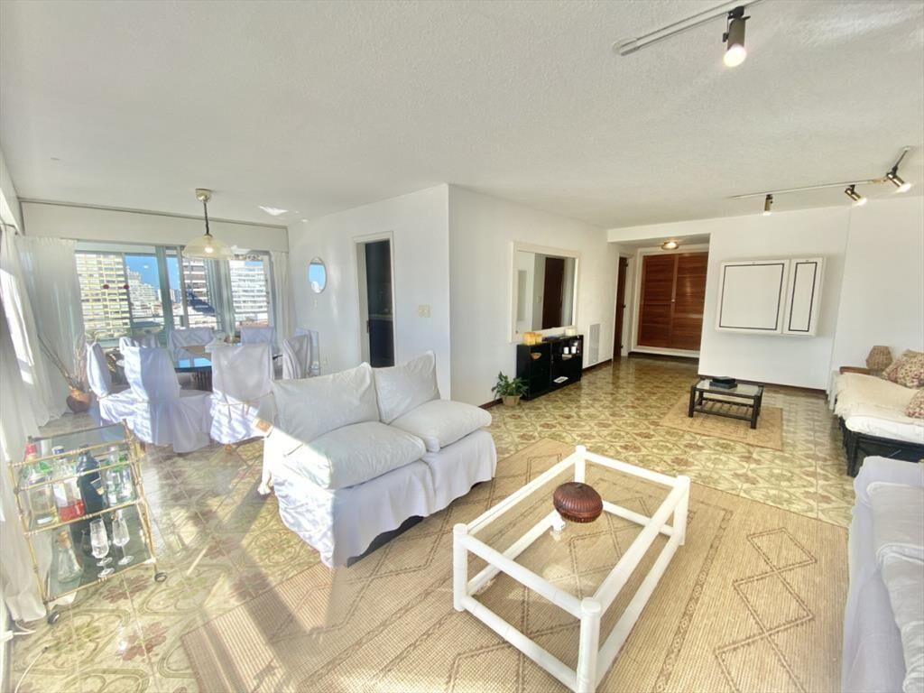 APARTAMENTO EN VENTA DE 3 DORMITORIOS EN PUNTA
