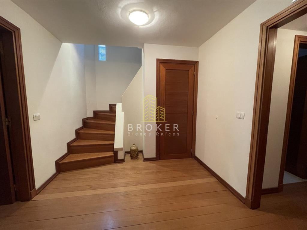 Alquiler anual de hermosa casa en barrio golf