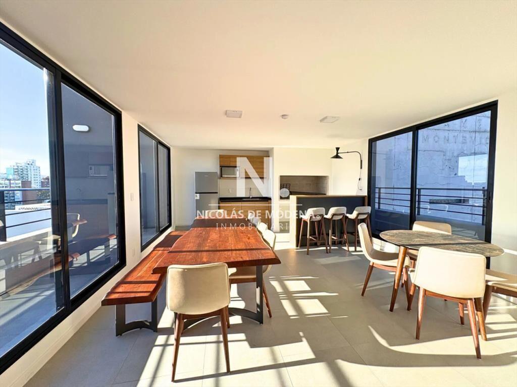 Excelente Apartamento de 1 Dormitorio con Gran Patio a Estr