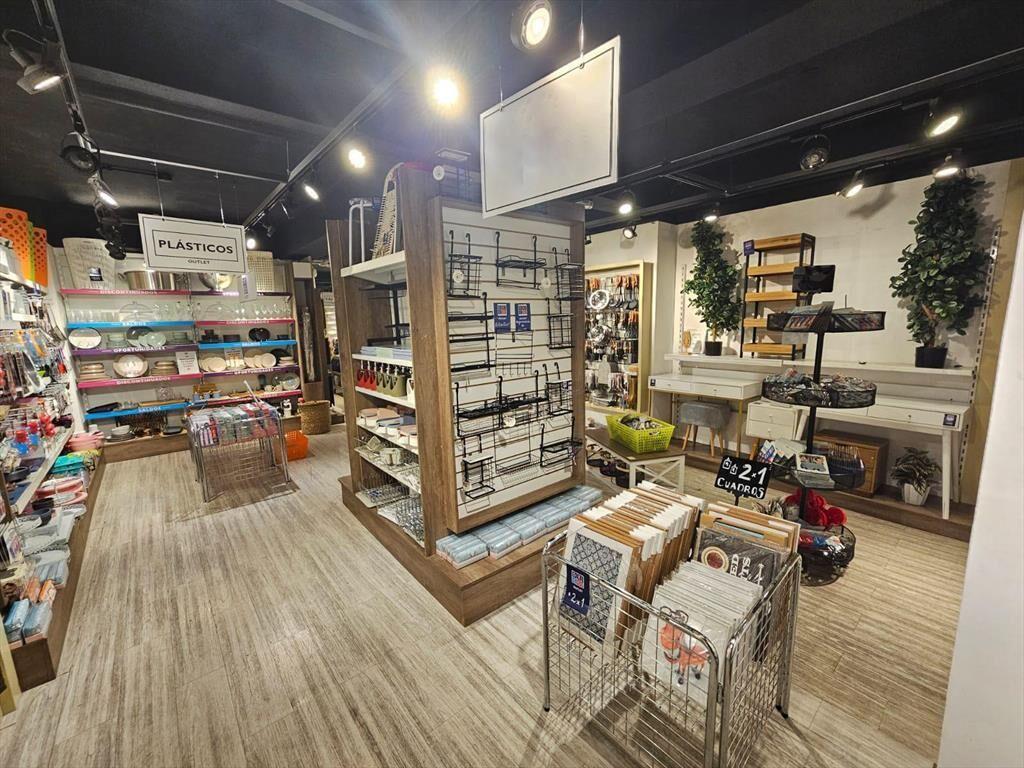 18 y Constituyente, 5 mts de frente, 140 m2 de salón, listo