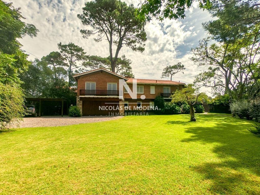 Vende casa en Cantegril, Punta del Este.