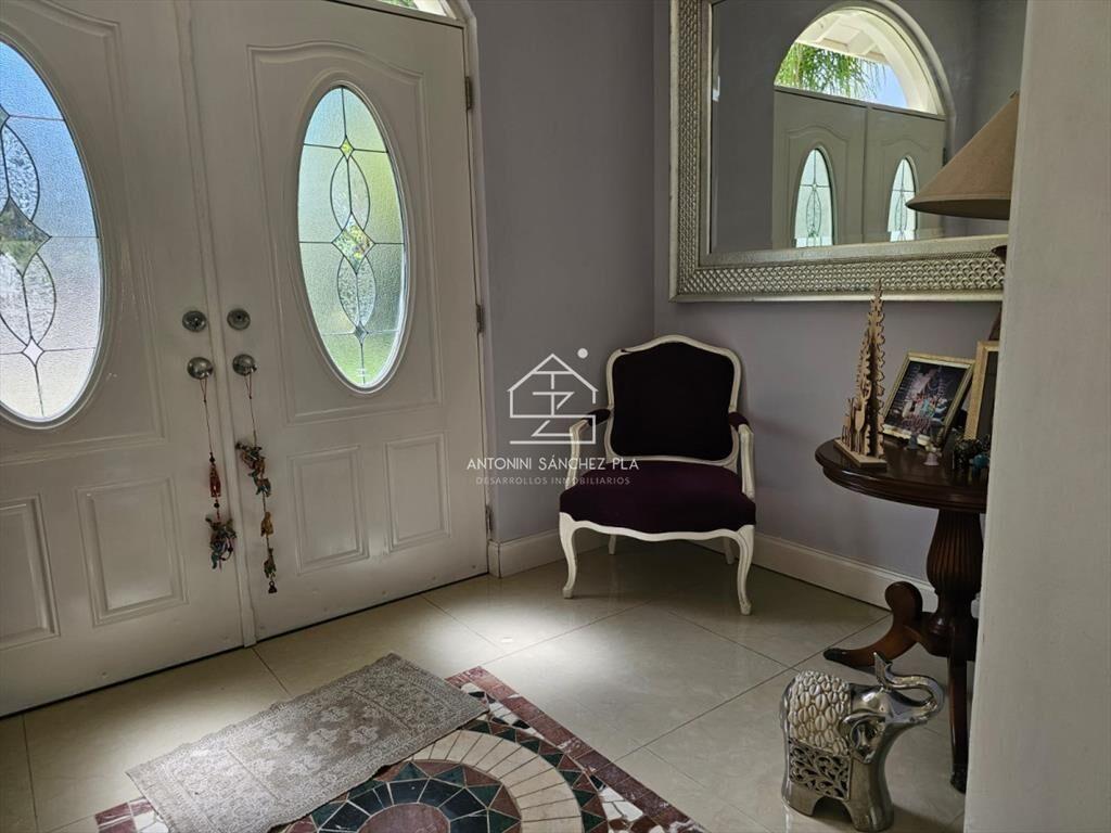 IMPORTANTE RESIDENCIA EN BARRIO PRIVADO