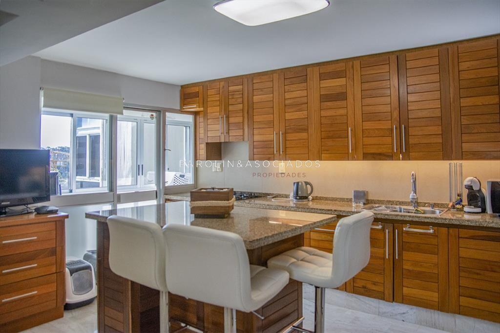 Apartamento en venta de 3 dormitorios en Center,