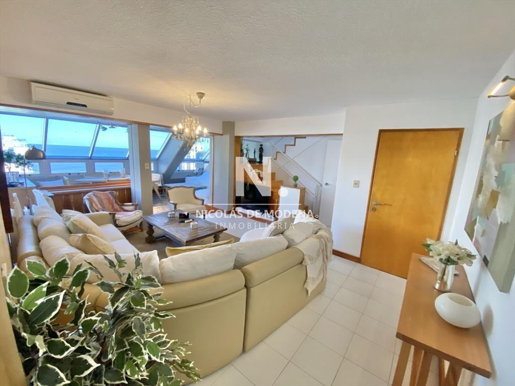 Vende apartamento de 3 dormitorios en Brava Punta