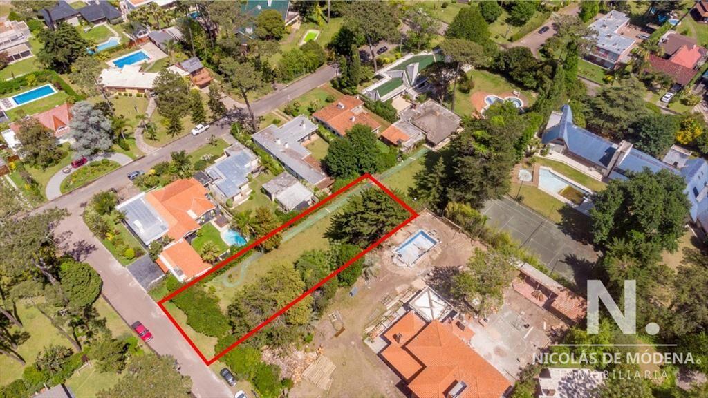 TERRENO EN PLAYA MANSA 1045M2 A POCAS CUADRAS DEL MAR