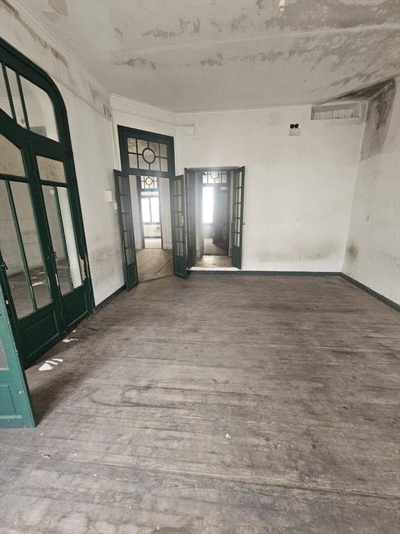 Edificio proximo Plaza Zabala, 488m2 , ascensor, 5 pisos ,