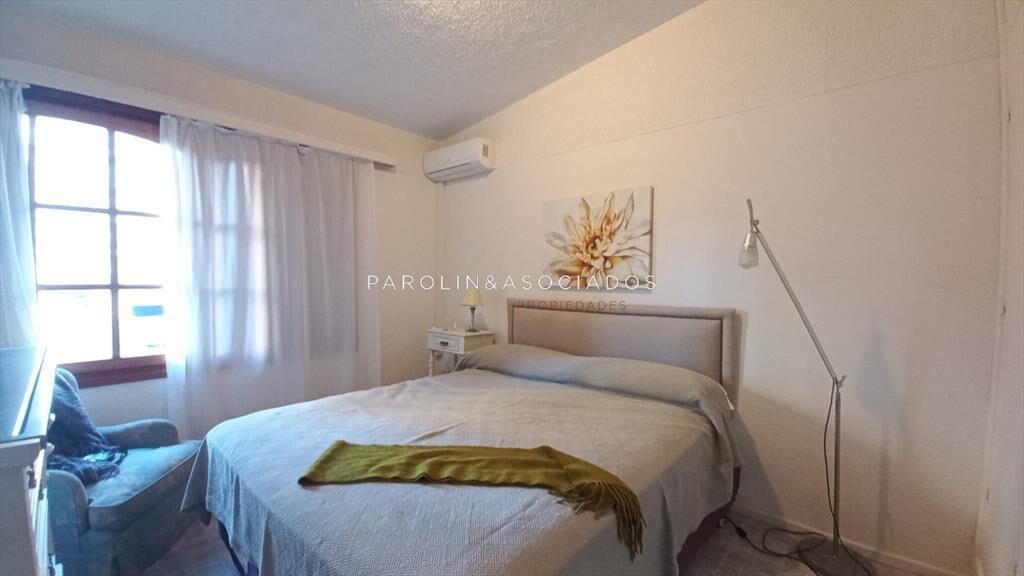 Casa en venta de 3 dormitorios + dependencia en 4