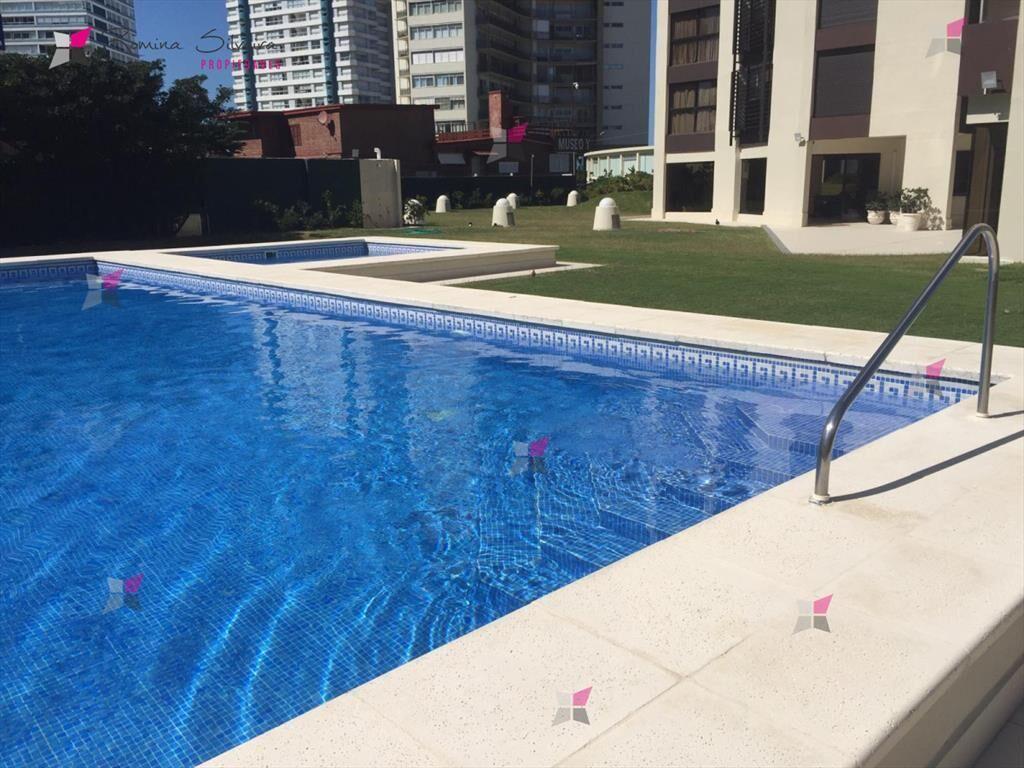 FRENTE AL MAR CON BUENOS SERVICIOS