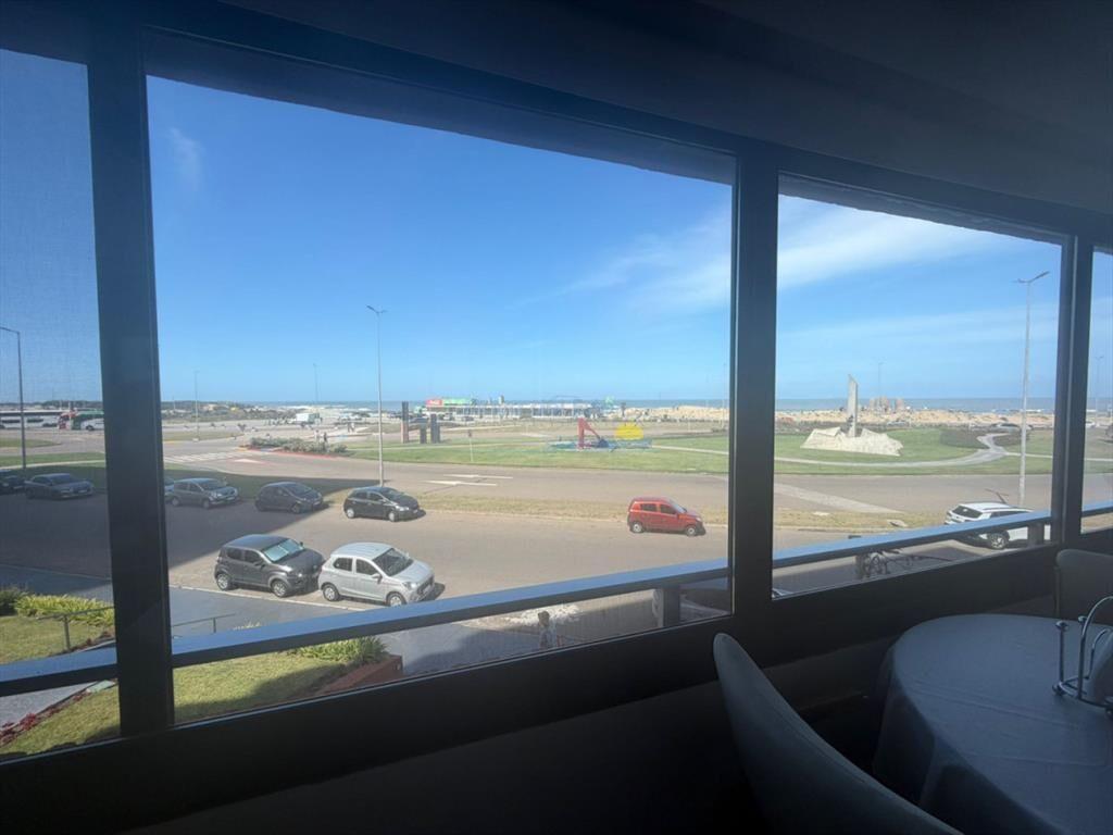 Apartamento en venta de 3 dormitorios en punta ,