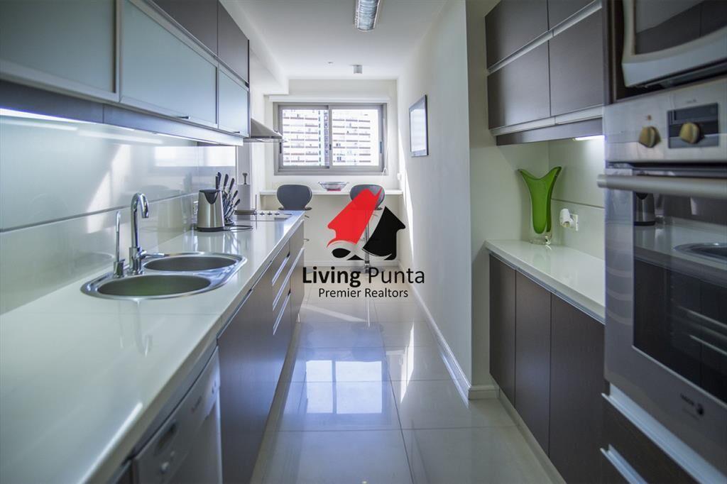 Vende apartamento de 3 dormitorios en Torre I, al