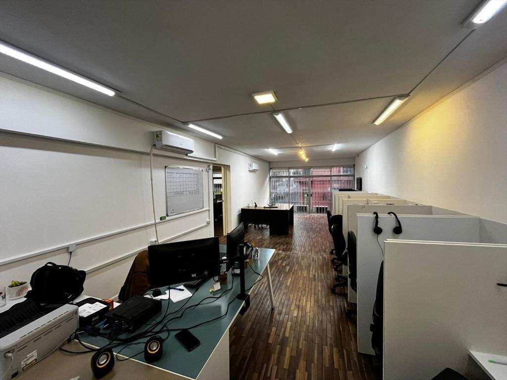 Ciudadela esq Parana, piso entero + patio, 200 m2, excelent