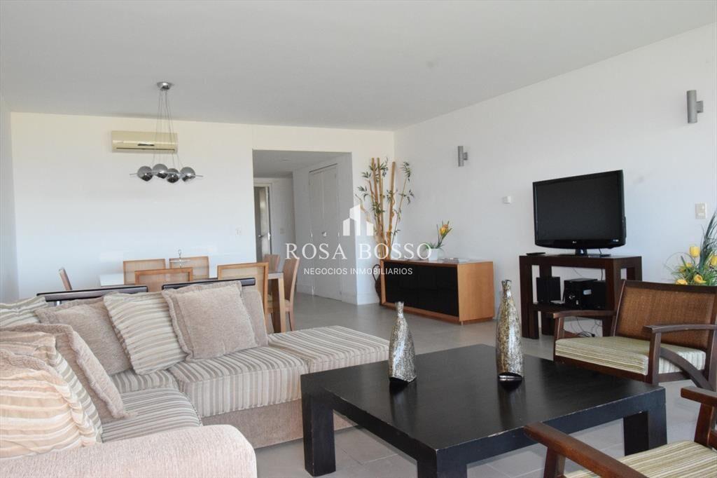 Apartamento en Brava, 3 dormitorios *