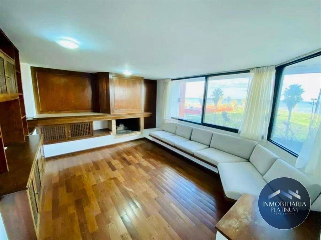 Apartamento en venta c/ cochera en Punta Carretas