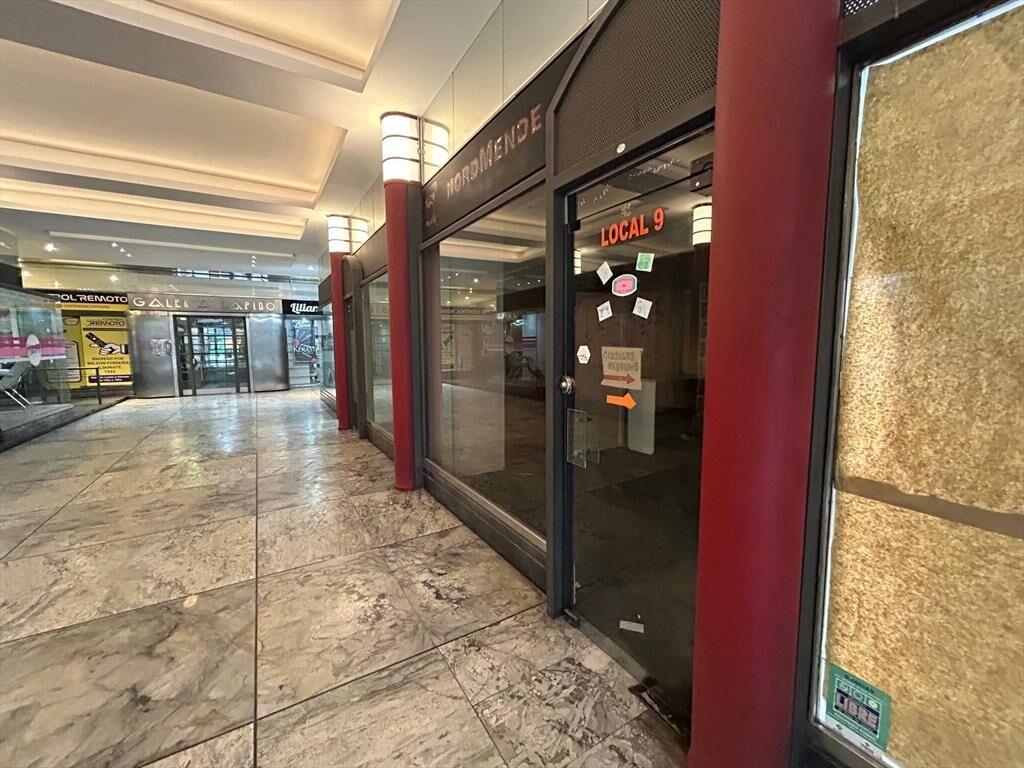 Alquiler - Local Comercial de 22 m2 en galería - 18 de Juli