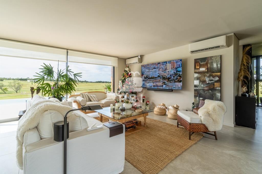 Casa de 2 dormitorios en Laguna de los Cisnes - :