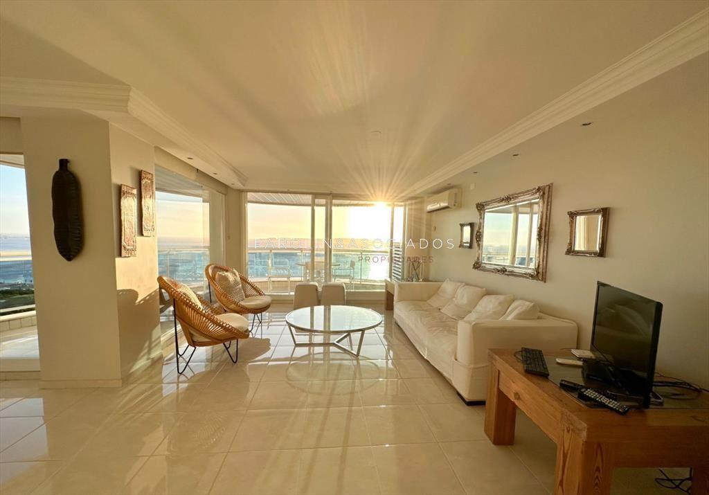 Apartamento en venta de 3 dormitorios en Tower,