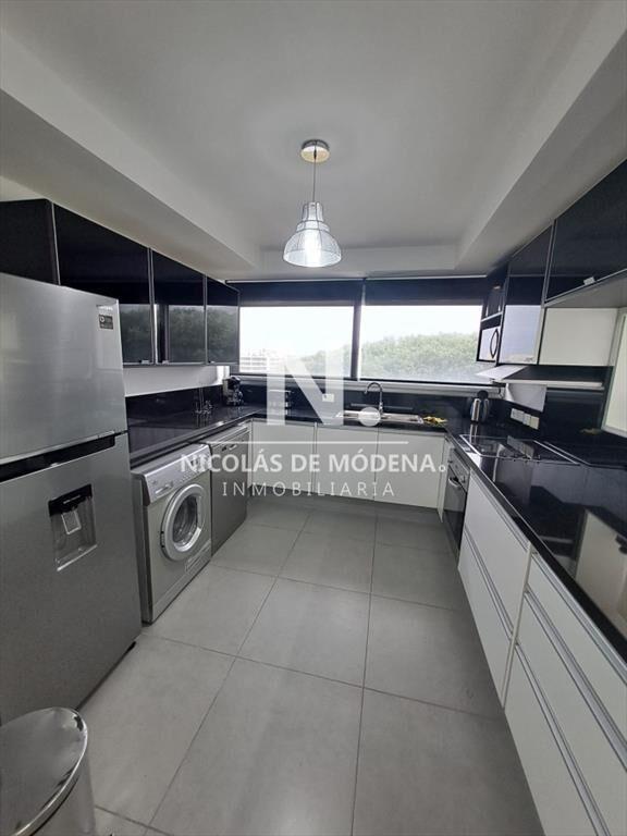 En venta apartamento de 2 dormitorios en Punta del Este.