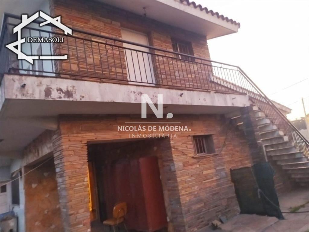 Se vende casa de gran porte, ubicada en la de la