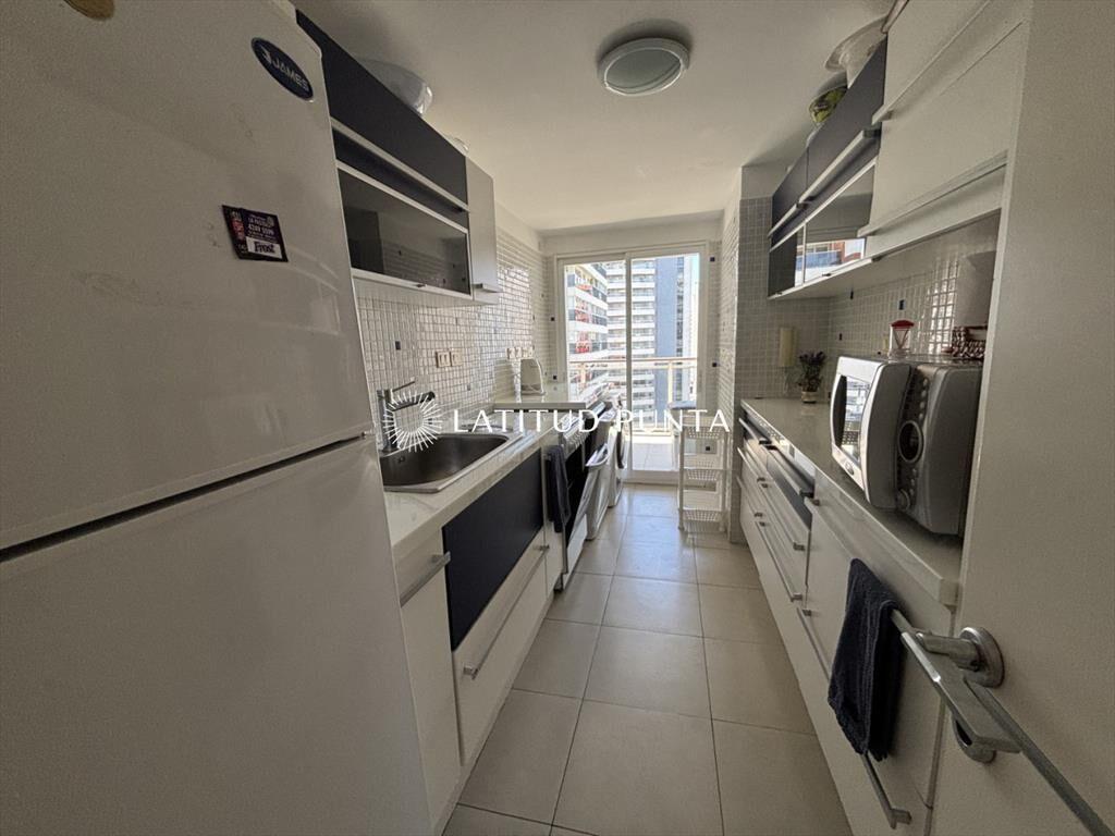 Apartamento en Brava, 3 dormitorios y parrillero