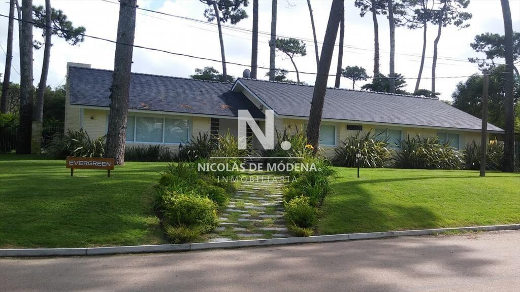 Hermosa casa de 4 dormitorios en venta en la zona de la Man