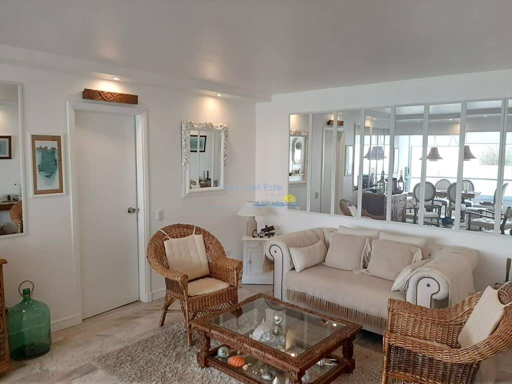 Departamento en Venta de 2 Dormitorios en Punta