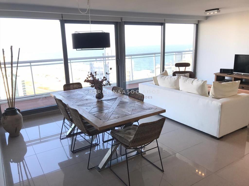 Apartamento de 2 suites en venta en edificio Onix, Punta de