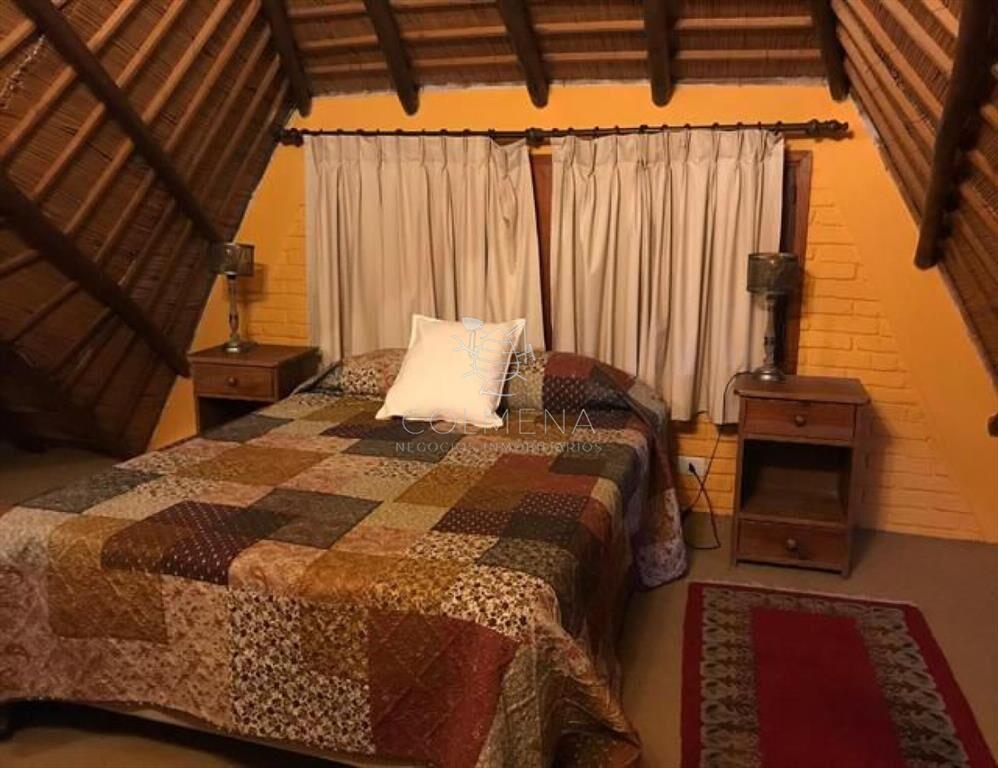 Casa  sobre la Laguna con playita