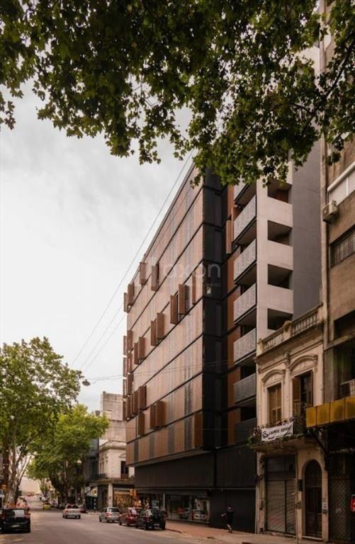 VENTA APARTAMENTO 2 DORMITORIOS CENTRO DE MONTEVIDEO CON RE