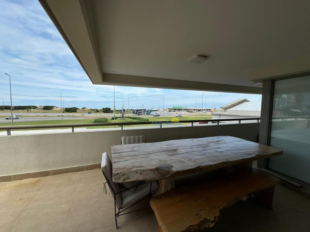 Apartamento de 4 dormitorios en Punta del este ,