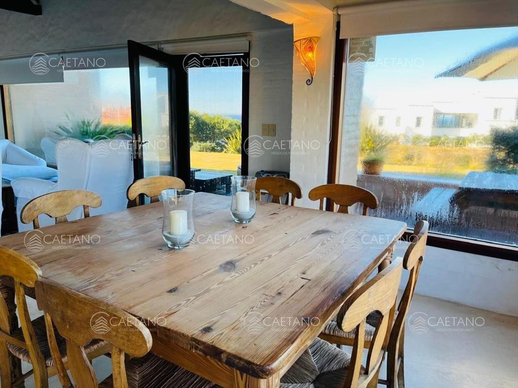 Preciosa casa en Montoya a metros del mar. Muy
