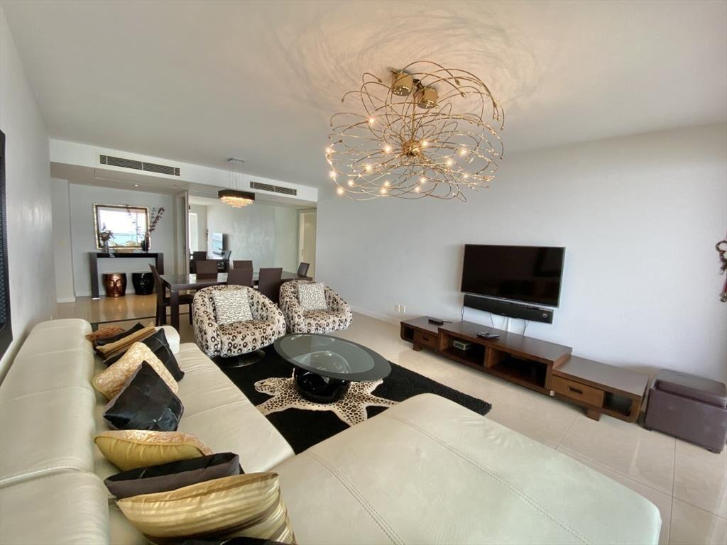 ALQUILER ANUAL APARTAMENTO 3 SUITES EN AQUARELA PUNTA DEL E