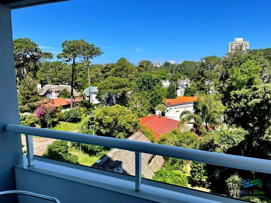 En venta apartamento 1 dormitorio con servicios en Roosevel