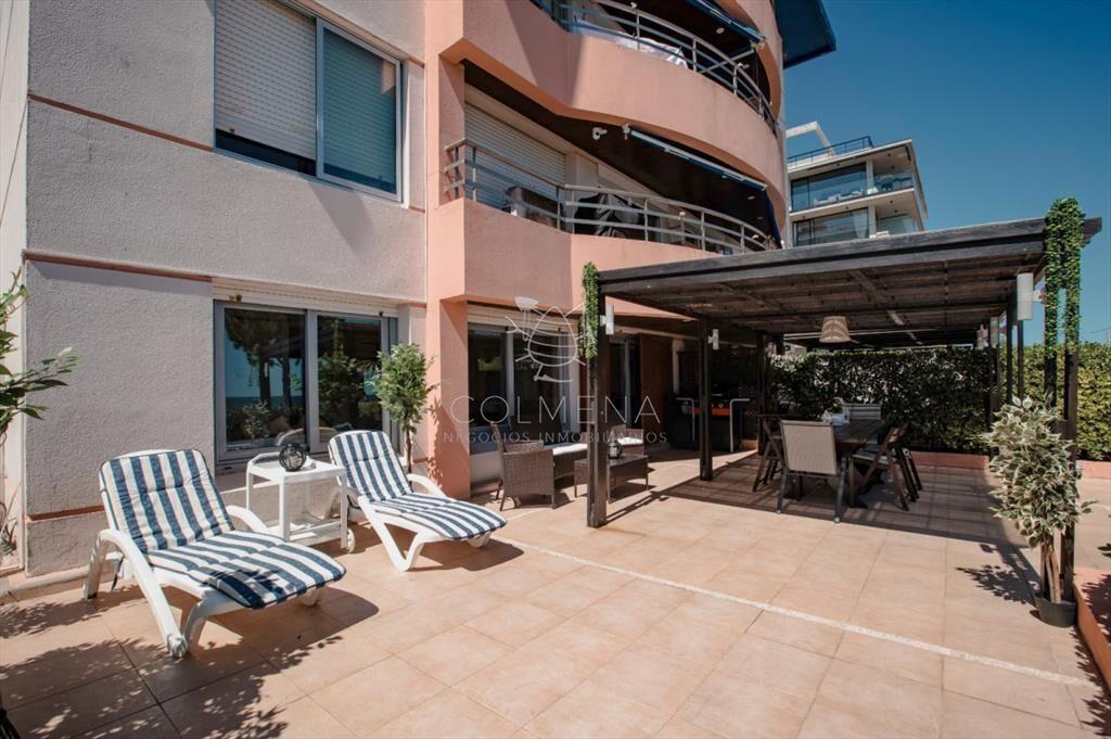 Apartamento en primera línea con vista y piscina