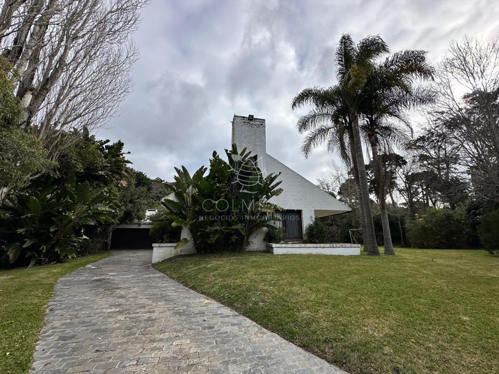 En venta casa en Barrio Golf, Punta del Este de 6