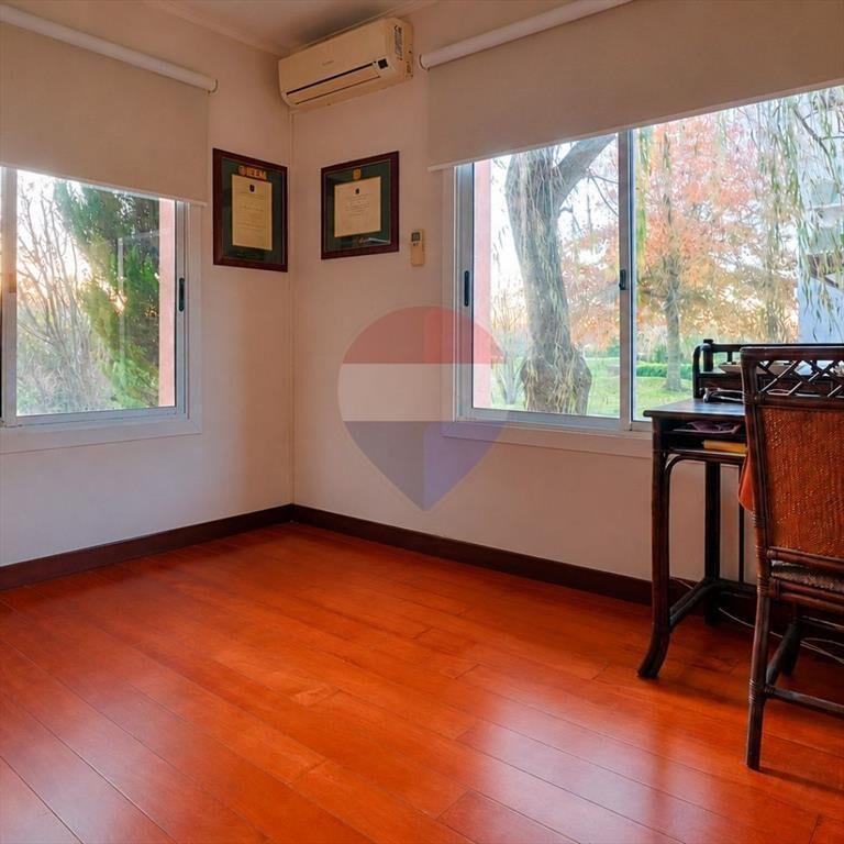VENTA CASA LOMAS DE LA TAHONA 3 DORM SERV Y ESCRI