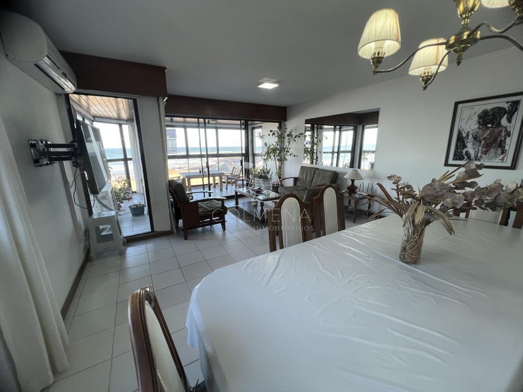 EXCELENTE OPORTUNIDAD! Apartamento de 3 frente al