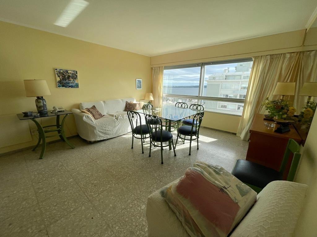 Apartamento en venta de 3 dormitorios en Punta