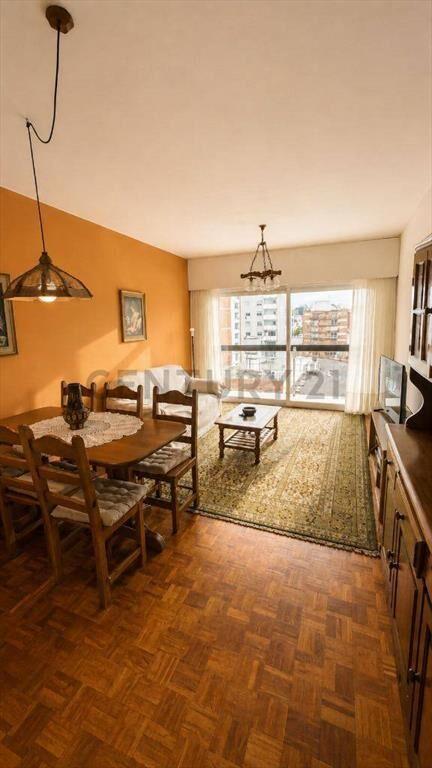 VENTA APARTAMENTO POCITOS AL FRENTE CON BALCÓN 2 DOR 2 BA...