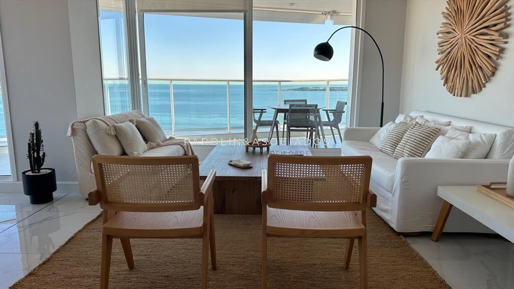 Apartamento en venta en edificio Paramount de 3 +