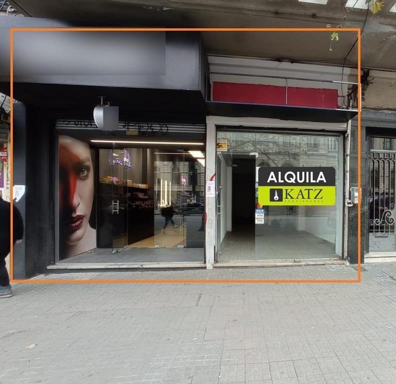 local, 18 de julio frente a la universidad, 70 m2 de salón,