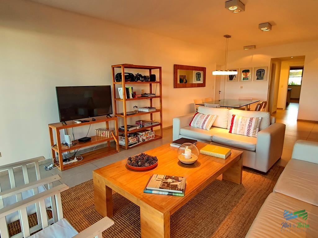 Vendo apartamento de 2 dormitorios y 3 baños.