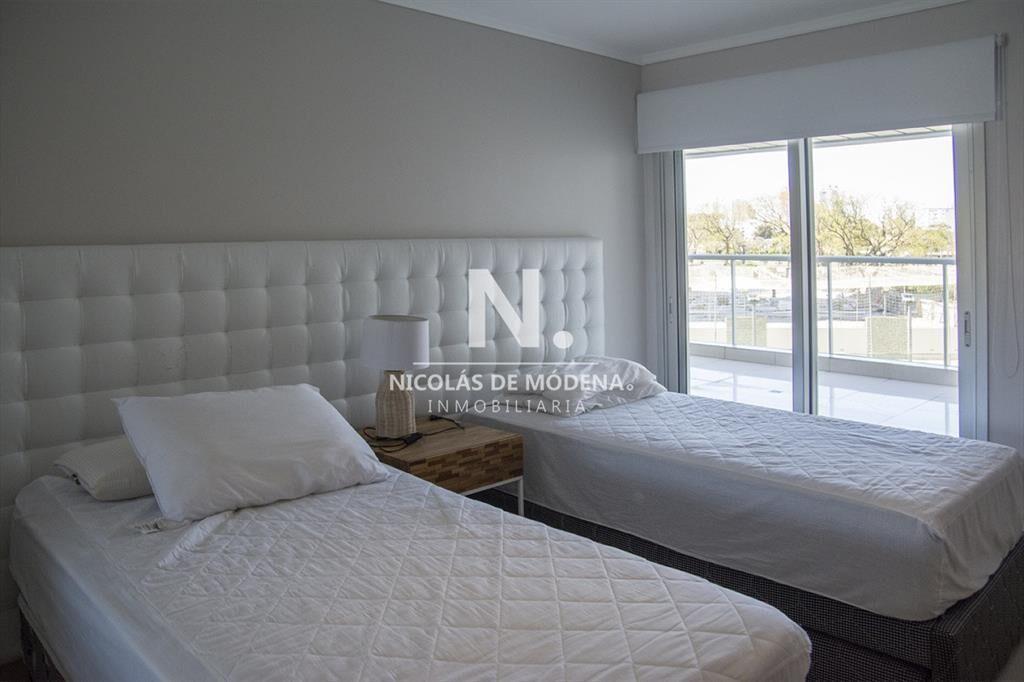 Departamento de 2 dormitorios a pasos del mar en