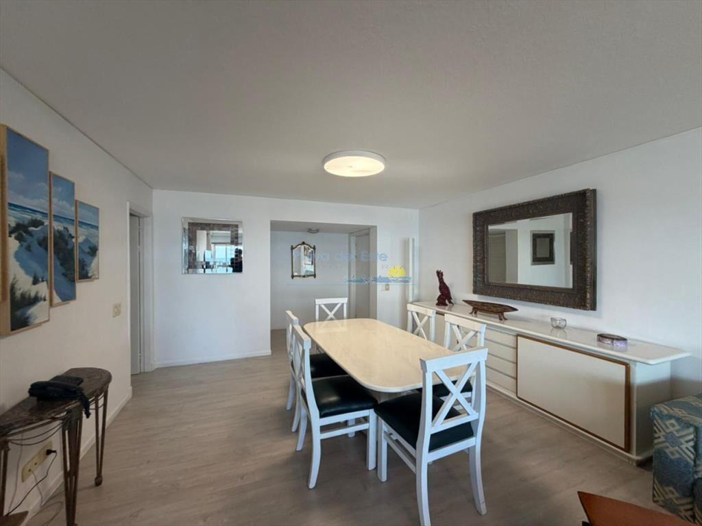 Apartamento de 3 dormitorio en alquiler anual e ,