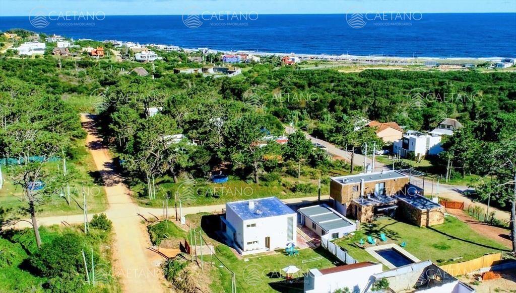 Venta Casa - 3 dormitorios + Parrillero - , Punta
