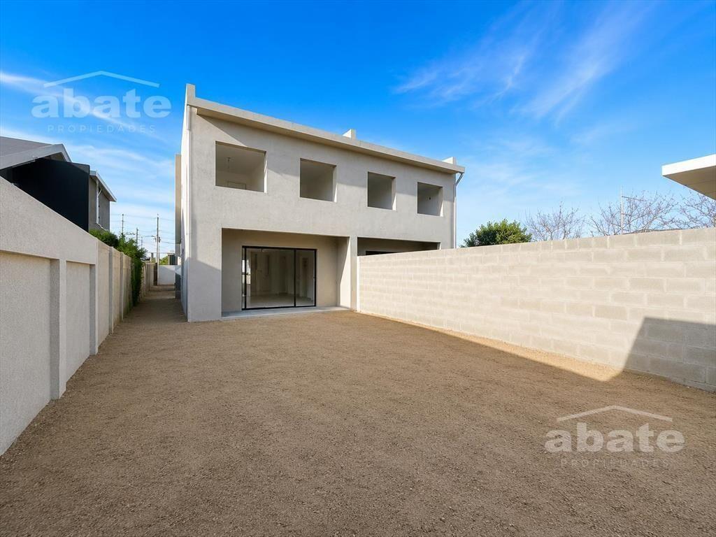 Venta casa de 3 dormitorios a estrenar a metros de la playa