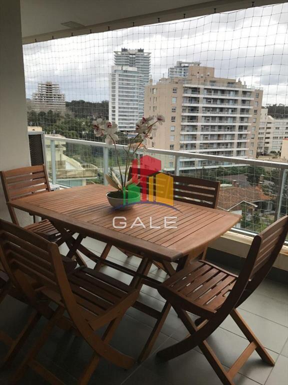 Vende apartamento de 2 dormitorios en Punta del Este, con h