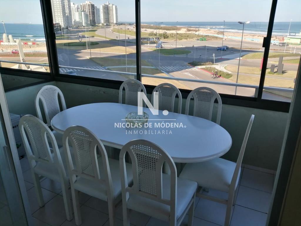 Espectacular departamento en primera línea, del