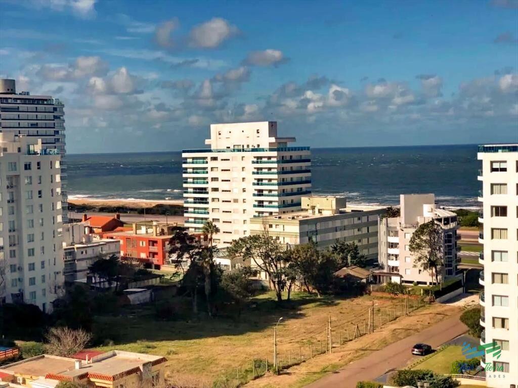Vendo apartamento 3 dormitorios con servicios y
