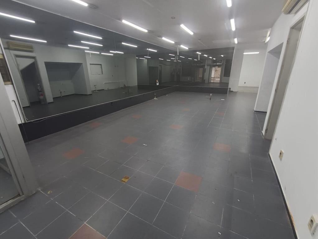 Depósito + locales en gran punto comercial de mucha demanda